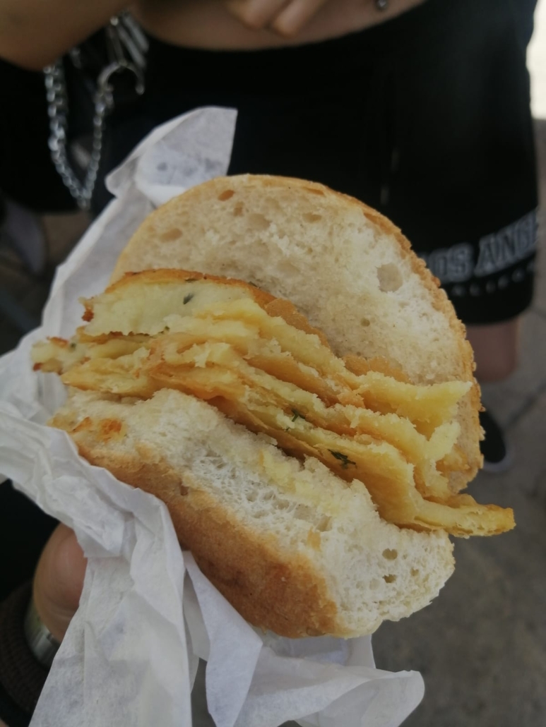 Palermo - panino con panelle